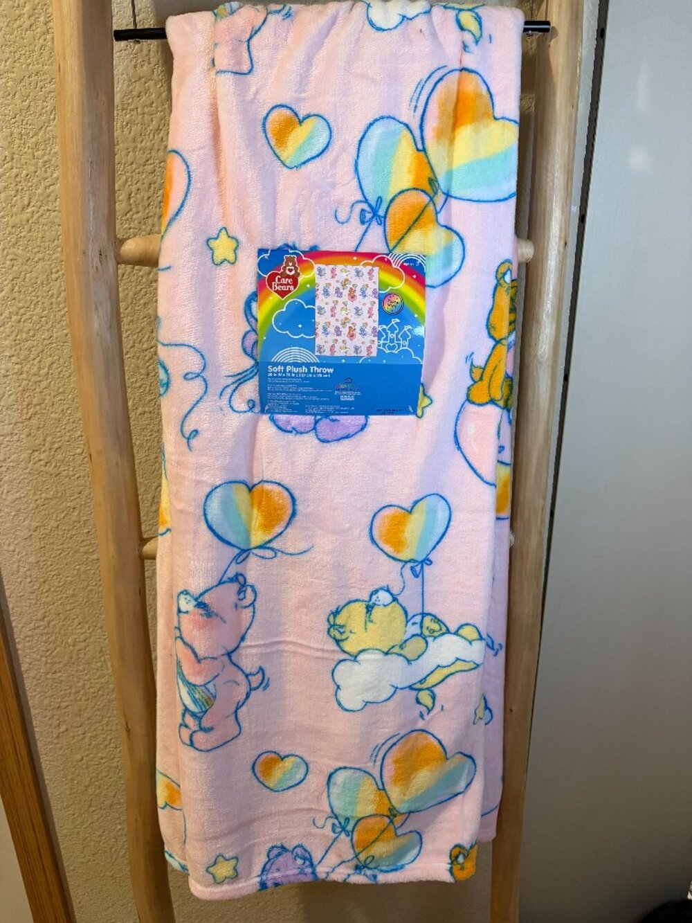 Care Bears Plush Throw Blanket Rainbow Hearts Balloons 50x70 NWT